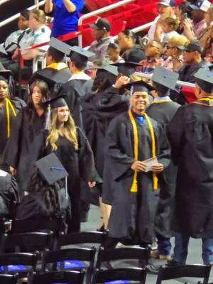 So Proud of you Son.. And the great leader you are, showing your siblings not to ever give up 💪🏼🤌🙏🫂💙❤️ Los amo #mihijo #collegegraduate #associatesdegree #graduate #graduation2024 #myson #myoldestbaby #proudmom #mamaorgullosa #lologro #truinfo #hedidit #proudmoment #hissmile #son 