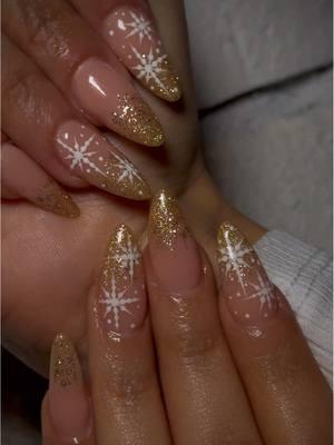 ❄️✨ #licensednailtech #nailtech #nailinspo #okcsmallbusiness #nails #okcnailtech #christmasnails #nailartist #nailart 