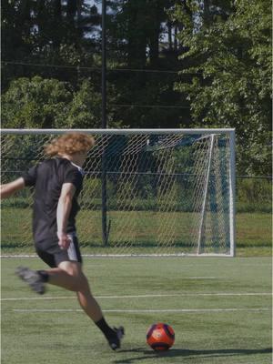 getting the dips down ☄️⚽️ #fyp #freekick #knuckleball #jabulani #football #footballer #Soccer #asmr #satisfying