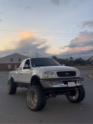 ltz gone, whats next😝 @𝒞𝒶𝓂ℯ𝓇ℴ𝓃🗞️ @𝓫𝓻𝔂🌾#foryoupage #squat #bags #squattedtrucks #banem #f150 #southga #fts #fyp 