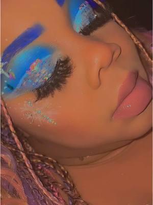 Replying to @Krxtina  Fye Fye Fye! Snow❄️🩵💙❄️ Winter Holidayv Glam It’s All In The Details… @UnbotheredCosmetics   Eyes:  18pc Loose Pigment Stacks ~Mystical Water Medium Chunky Glitter ~Island Glow  @Duckie Cosmetics  Eyes: Glass Slipper Highlight: Smokey Slipper & Glass Slipper Lashes: Flipper  @Juvia’s Place  Liquid Liminizer ~Nubian Glow Cream Bronzer ~Amber @PLOUISE  Under Eye Setting Powder~ Biscotti @Jeffree Star Cosmetics  Setting Powder ~ Suede  #wintermakeup #snowflakemakeup #winterglam #holidaymakeup #creativemakeup #christmasmakeup #fyf#fyfpmakeupfinds    #SmallBusiness #idiebrand #2024christmas #makeuptok #duckiecosmetics #unbotheredcosmeticsglitter 