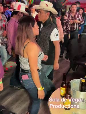 Asi se baila en Salinas California 🔥🔥🔥💯 #viralvideo #viralreels #viralshorts #baile #bailando #chilenas #viralvideo #reels #viralshort #paratii  #paraty #viraltiktok #viral_video #viralvideo 