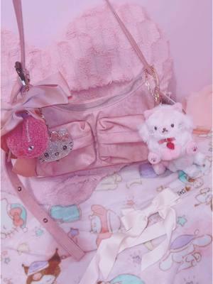 yayy she’s so pretty thank u mini <3 #pink #purse #bag #samoondoh #kawaii #cutecore🎀🦴🍮🐾 #sanrio #hellokitty #y2k 