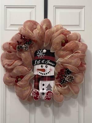 Dollar Tree DIY- Snowman Wreath ☃️ #dollartreediy #dollartree #snowman #wreath #winterdiy #DIY #fyp #letitsnow #dollartreefinds #christmasdiy #holidaydiy 