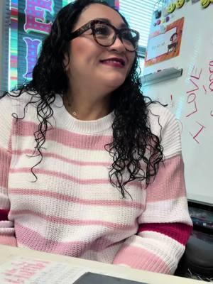 La estudiante Ella no se quedó atras y respondió extraordinariamente #estudiantes #teacher #maestra #school #spanishteacher #spanishtiktok #soysalvadoreña🇸🇻💙 #student #escuela #maestrosdetiktok #test #examen #español #ingles #latinos 