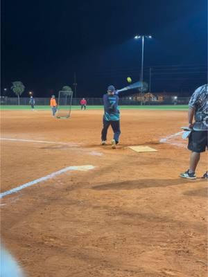 You dont show up to take a walk .. #tomahaw #homerun #grandslam #slowpitchsoftball #cut #cutswing #softball #florida #nowalks #fun #sports #bomb #bombs 