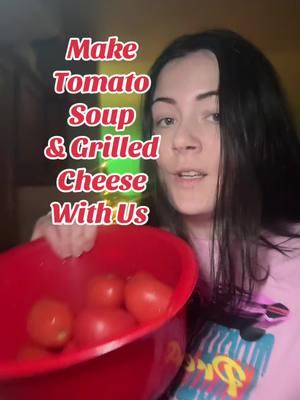 Mmm Delicious!!! 🤤😍 #tomatosoup #homemadesoup #grilledcheese #makedinnerwithme #makedinnerwithus 