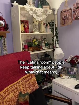 Ignore the dusty and clothes everywhere I’m cleaning my room soon I swear #latinaroom 