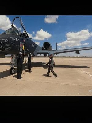 😱🇺🇸❤️Capt. Lindsay Johnson: the first female A-10 combat pilot #military #usa🇺🇸 #airforce #pilot #army #plane #womenpilot 