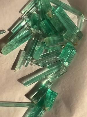 Dreamy Colombian Emeralds in the Rough 💚 A stone of love, balance, harmony and connection just to name a few.  @Healing Spirit Sanctuary  #emerald #emeralds #colombian #minerals #emeraldgreen #fromtheheart #gems #gem #onthisday 