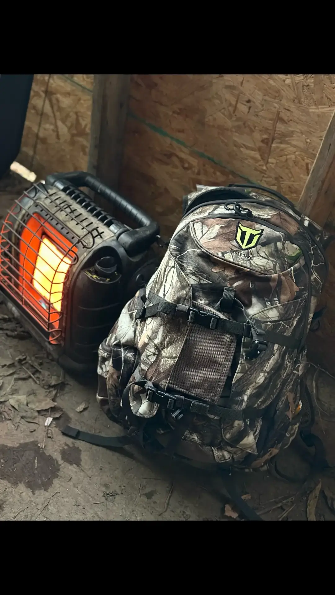 When i need to stay warm in the duck blind, there is no other option that to use @Mr. Heater thank you for always keelung me warm. And @tideweofficial for keeping all the gear organized. #hunting #ducks #geese #deer #rabbits #pheasent #squirrel #tidewe #duckblind #groundblind #deerstand #saddlehunt #river #forest #woods #duckhole #waterfowl #pewpew #noducks #midwest #illinois #nature #peaceful #bucks #doe #duckkingdecoy #wildwingco #jtcalls #benelli #yeti 