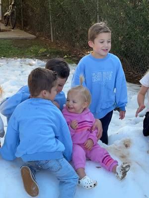 A desert snow day 🌵 ⛄️ #snow #christmas #family #christmasfamily #dellavlogs #familytravel #farm 