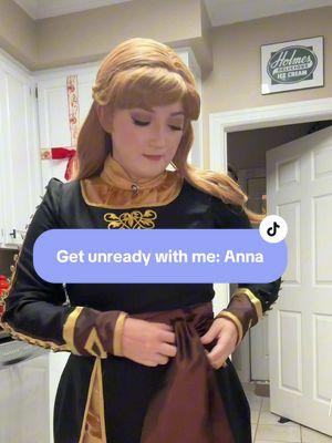 Get unready with me from an event as Anna from Frozen 2 #fyp #foryoupage #partyprincess #princessparty #princesspartyperformer #princesstok #cosplay #frozen #costume #grwm #getunreadywithme 