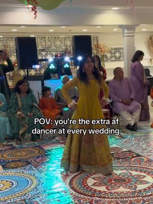 Someone said i give off suhana khan i said take that back cuz she dont bust moves like dis😤 #fyp #foryou #foryoupage #Love #dance #shaadi #shaadiseason #mehndi #henna #hennaparty #dancing #bhangra #pakistani #punjabi #wedding #weddingseason 