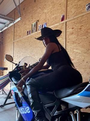 Selling my bby but wait until you see my next one💋#fypシ゚viral #harleygirlsdoitbetter #blackbikers #shearider4lifee♥💯🥰🥰 