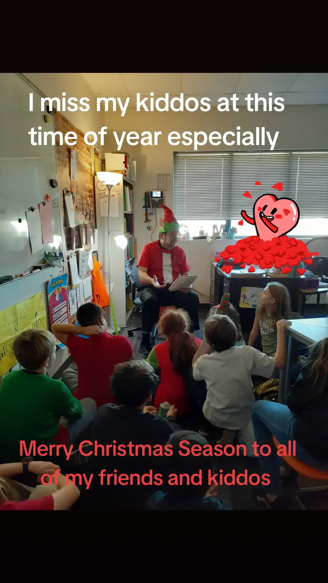 This was the last time I read 📚 to kiddos in school time. I miss them but love ❤️ reading 📚 to kiddos on YouTube.  #youtube #anyone #everybody #christmasbooks #grandpakenreadingtime #wellnessforchildrenproject #nightbeforechristmas #fun 