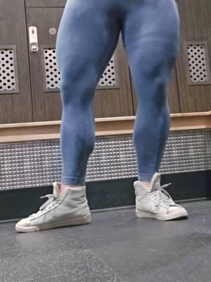 #legs #legday #calves #calf #thickthighessaveslive #muscularlegs #muscle #ifbbpro #womensphysique 