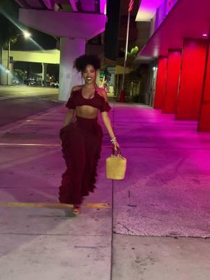 About to see #usher ! @muurswagg outfit! 🌹 #jessleewong92 #jessleewong #muurswagg #miami #miamistyle #miamifashion #blackfashion #blackgirlluxury 