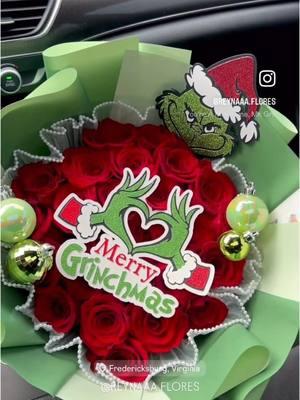 GRINCHHH 💚🎄  #grinchbouquet #flowerbouquet #rosebouquet #dmvflorist #vaflorist #fredericksburgflorist #fredericksburgbouquets #reynaflores #ramobuchon #virginia #virginiaflorist #fredericksburgva #dmv #fredericksburg #fredericksburgflorist #fredericksburgflowers #roses #SmallBusiness #florist #christmas #christmasbouquet