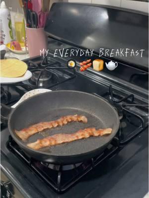 My simple everyday breakfast🍳🥓  #eggs #bacon #tacos #breakfasttaco #savingmoney #budget #cookingmeals #easybreakfast #fastbreakfast #cheapbreakfast #cheapfood #budgetfriendly #groceriesonabudget #budgetfriendly #whatieat #whatieatinaday 