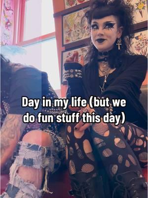 needed to include the cat at the end as it is an important part of my day #tattoos #tattooing #traditionaltattoo #goth #dayinmylife #newbrunswick #Vlog #altcouple #walkingaround #alternativecouple #gothmakeup #tradgothmakeup #tradgoth #punkrock #punk 