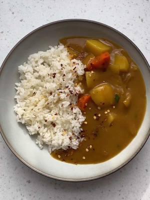 Leftover curry for lunch 🫶🏼 #japanesecurry #asianfood #koreanamerican #lunch #cozy 