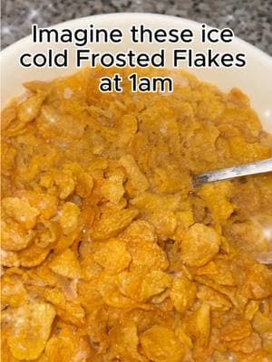 There's nothing better than an ice cold frozen treat in the middle of the night. Would you take on this frozen bowl of Kellogg's Frosted Flakes? #Frostedflakes #icy 