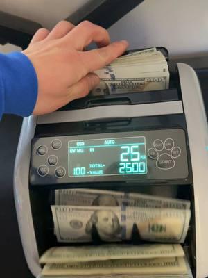 This is the PERFECT Christmas gift this year #money #counter #broke #rich #hack #LifeHack #vevor #christmas #gift #holiday #present 