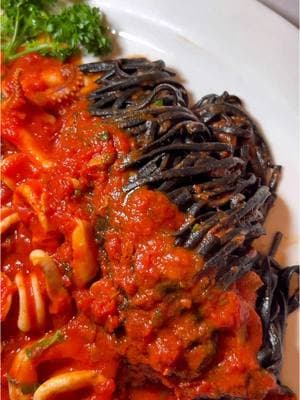 Seafood lovers, this one’s for you! 🦑 Calamari atop rich, briny squid ink pasta is a taste of the Mediterranean on your plate 🌊🍝  #italianrestaurant #italianfood #italianfoodlover #italianfoodrecipes #foodrecipes #nyceats #nyceatstagram #foodrecipe #brooklyn #sauce #italiansauce #calamari #squidinkpasta 