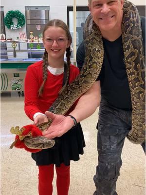 This was such a special surprise this morning! While we were setting up for a day of Scaly Adventures presentations at Roopville Elementary, Dailey Garner and her teacher, Mrs. Chastain, came over from Central Elementary to give Ginger this beautiful scrunchie that Dailey made! 😍 Ginger loves it and is wearing it all day! Thank you SO much, Dailey! 🥰 🐍💚 #scalyadventures #gingerthesnake #burmesepython #snakes #tanyacurren #rickcurren #python #scalyfriends 