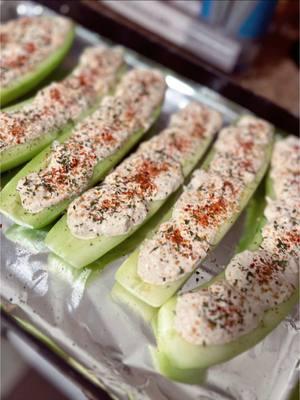 Cucumber Boats with Slammin Smoked Salmon Dip! Perfect for parties 👍🏼👍🏼👍🏼#VoiceEffects #Seneuefa #Fyp #foryoupage❤️❤️ #food #fypシ゚viral #salmon #dip #cucumbersalad #fingerfoods 