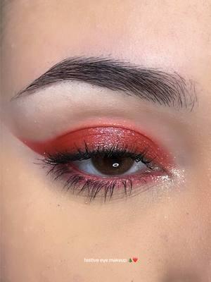 quick & easy festive eye makeup 🎄❤️✨ vid inspo: @makeupteca 🫶🏼 • used products: @moiracosmetics single lucent pressed eyeshadow shade “vega” @L’Oréal Paris telescopic mascara • #eyemakeup #makeuptutorial #festivemakeup #holidaymakeup #christmasmakeup #maquillajedeojos #maquillaje #maquillajetutorial #easymakeup #maquillajefacil #glittermakeup #redmakeup #maquillajebrillante #eyemakeuptutorial 