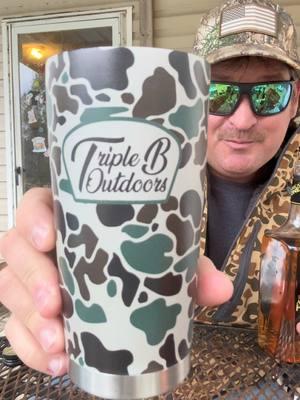 #drinks #drinkreview #mixeddrinks #whiskey #americanhoney #wildturkey #drpepper #tripleboutdoors #tryit #giveitatry #reviews #colddrink #reallygood #fyp #fypシ #fypシ゚viral #holiday #holidaydrinks 