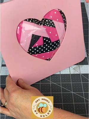 Enfeite usando retalhos! #patchwork #sewing #fyp #artesanato #tutorial #feitoamaocomamor❤ #sew #costurandotiktok #costurafacil #craft #crafting #diycraftideas #diycrafting #amocosturar✂️✂️ #ornament #enfeite 