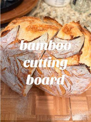 seriously obsessed eith these bamboo cutting boards! 🤎🤘🏼 #sourdough #sourdoughbread #aourdoughtok #sourdoughtiktok #sourdoughcutting #sourdoughcuttingboard #bamboocuttingboard #christmas #christmas2024 #christmasgift #sourdoughgift 