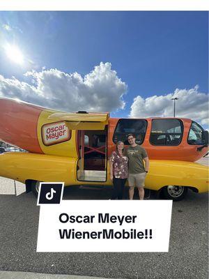 We were totally acting like children but this was so fun to see 😂 And swig was reeeeally good! @Oscar Mayer @Swig  #swig #swigdrinks #swigsoda #oscarmeyerwienermobile #oscarmeyer #centralflorida #soda #hotdogs #clermontflorida #clermont 