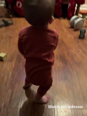 O-baby got the moves!! #baby #dancingbaby #funny #funnybaby #Love #mylove #sillyboy #silly #tupac #dancer #dance #hiphop #rap #rnb #fyp #trend 