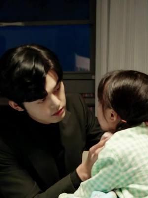 Cinderella's eyes turned red with emotion when she saw the CEO with his daughter ❤️ #PleaseBeMyFamily #emotional #daughter #xiebinbin #cdrama  Mobile users download MangoTV App 👉 https://d.mgtv.com/zD-P