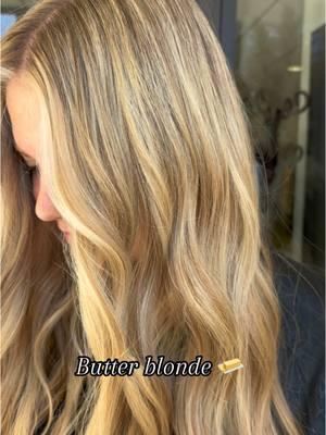 Show this to your stylist for your next hair inspo 💛 #fyp #trending #redken #hairinspo #butterblonde #butterblondeformula #blonde #blondecolor #blonding #summerblonde #warmblonde #hairstylist #hair #curls 