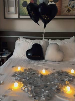 Just a sweet little surprise for the newlyweds from the wedding party to kick off their Disney honeymoon 🖤 #professionalpixieduster #youvebeenpixiedusted #pixiedustedanddelivered #resortdelivery #resortdecorator #surprise #balloons #honeymoon #romance #wedding #disneyhoneymoon #wdw #disneyworld #florida #disneyvacation #letscelebrate #disneyresorts #pixiedust 