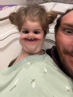 NAVEY'S FACE is TiNY!! navey & dad have fun with filters that make their heads small & mouths big 🤣 #aforadley #aforadleyclips #adley #shonduras #navey#tiny #tinythings #tinyface #snapchat #snapchatfilter #bigmouth #eww