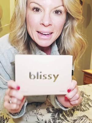 I finally got my Blissy Silk pillow case! #blissy #silk #pillow #case #holiday #gift #guide #sleep #luxury #wellness #mulberry 