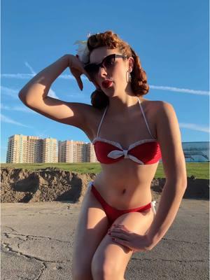 A California Christmas❤️🤍#vintage #fyp #vintagestyle #vintagehair #pinupmodel #pinup#swimsuit#bettiepage#50s#40s