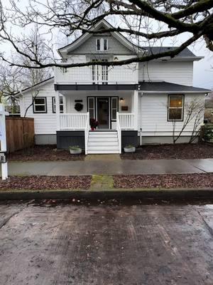 This little farm house in SE Portland’s hawthrorne neighborhood was pretty darn cute. Cozy for sure, but charming all the same. SE Hawthrone is still one of my most favorite arts districts, with its amazing shopping, great bites and wonderful music venue. It is so walkable and accessible that its like picturesque Portland  Not my listing but I can help you buy!  Listed at $765,000  MLS ID: 24116043 3 Bedrooms 🛌 2 Bathrooms 🛀 2,091 Square feet  $6,875 Annual property taxes  Schools:  K-8: Sunnyside (8/10) 9-12: Franklin (7/10) *Ratings according to Greatschools.com, due diligence encouraged.  #PDX #Portland #Oregon #portlandoregon #portlandrealtor #pdxrealtor #pdxrealestate #portlandrealestate #pdxbroker #housegoals #househunting #realestate #realestateagent #realtorlife #bungalow  #curbappeal #dreamhome #homeforsale #houseforsale #portlandhomeforsale #renovated #Portlandhomesforsale #Portlandlife #Portlandliving #Portlandrealestate #Portlandrealty #walkableneighborhood #realestateexperts  #Portlandexpert  #bringthedog #justRealtorthings #tiktokviral #fyp #foryoupage #aesthetic Listed by Mercede Azizi of Archibald Relocation