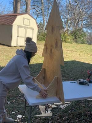 DIY Wood Christmas tree backdrops🎄 #partyplanning #tutorial #DIY #partyprep #christmas #tree #wood #backdrop #treebackdrop #christmasteee #backdroptutorial #archbackdrop #partyrental #business 