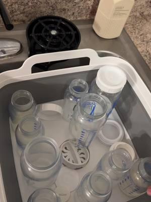 This is your sign to buy a glass rinser and use it for tour bottles!  #bottles #cleaningbottles #babybottles #glassdrbrowns #fyp #firsttimemama #drbrowns #milkbottles #postpartum #boymom #cerclagemama 