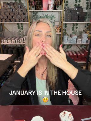 JANUARY IS FINALLLLY HERE! 🥳🥳🥳 I’ll be live with January tomorrow @7:30AM CT! Hope to see y’all there ❤️❤️❤️ #bp #trending #fyp #fizzcano #yourNEWbprep #bpreveals #bpjewelryreveals #surprisereveals #diamonds #surprisejewelry #jewelreveals #jewelrevealsbp @Bomb Party Official 