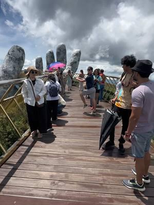 Giant Hand Bridge✋🏻😤😂🕺🏻 #loyiso #southafrica #dance #vietnam #danang #bigguyjon 