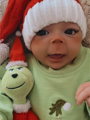 My little grinch💚🫶🏻✨🎄 #grinch #whooville #grinchcharacter #christmas #baby #babies 