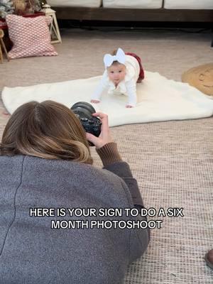 #sixmonths #sixmonthsold #familyphotos #christmasphotoshoot 